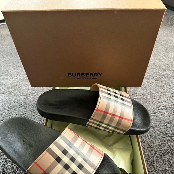 Size 40 men Burberry, print slides - Picture 4 of 8